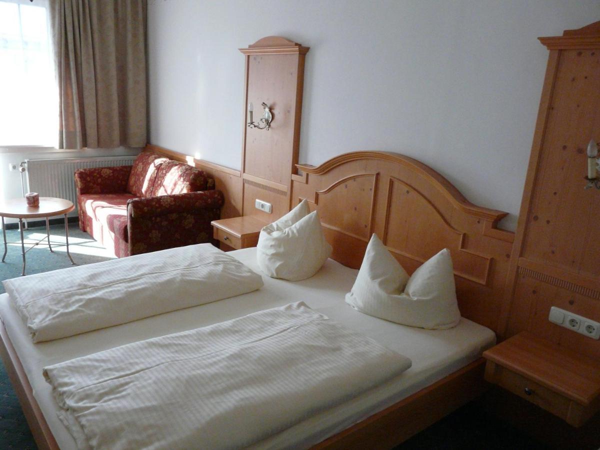 Hotel Roter Hahn - Bed & Breakfast Garmisch-Partenkirchen Exterior foto