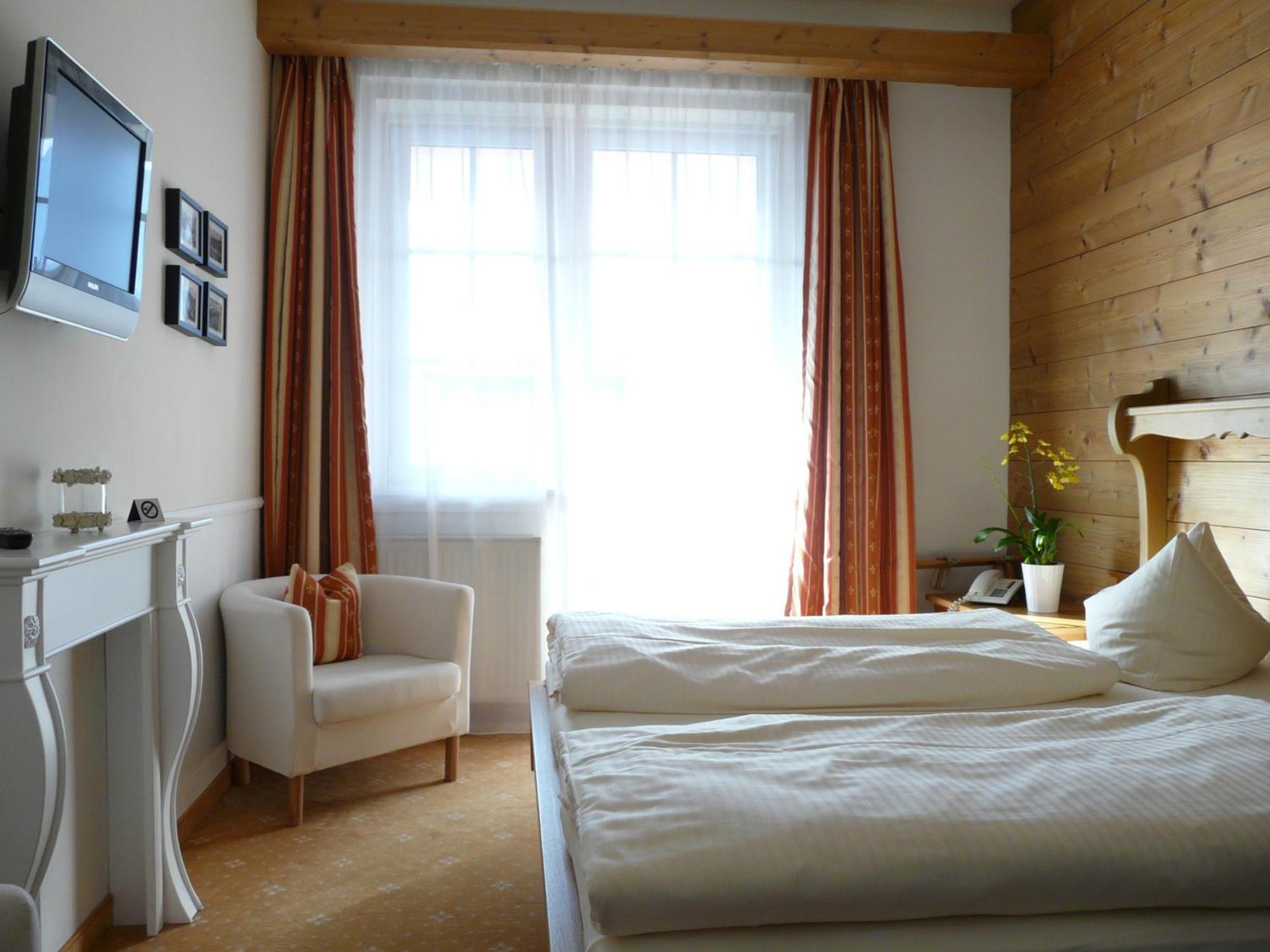 Hotel Roter Hahn - Bed & Breakfast Garmisch-Partenkirchen Exterior foto