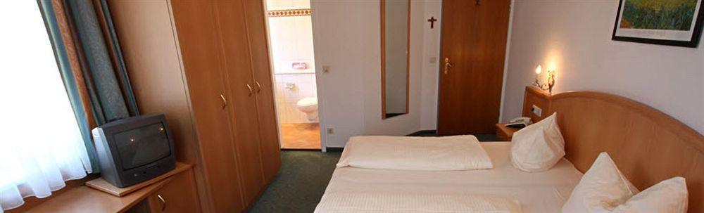Hotel Roter Hahn - Bed & Breakfast Garmisch-Partenkirchen Exterior foto