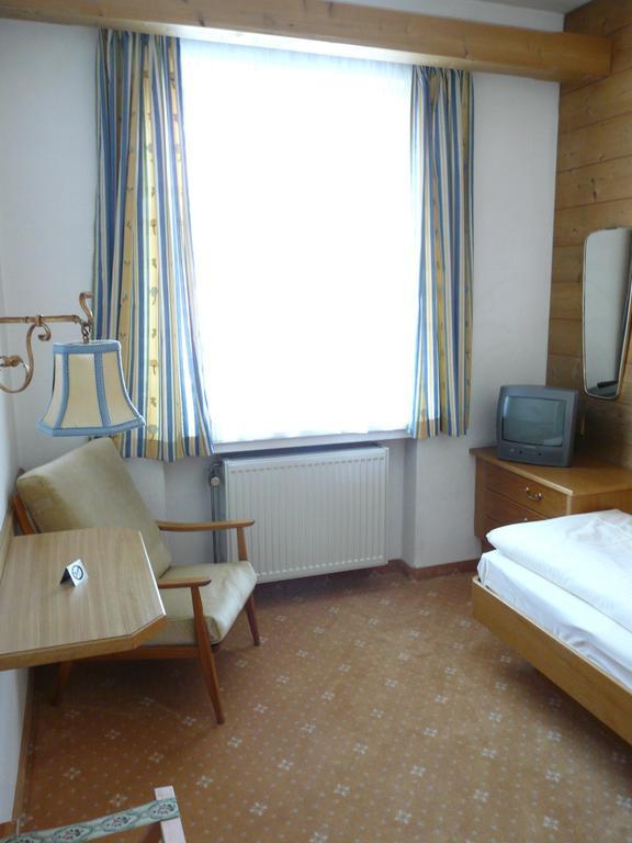 Hotel Roter Hahn - Bed & Breakfast Garmisch-Partenkirchen Exterior foto