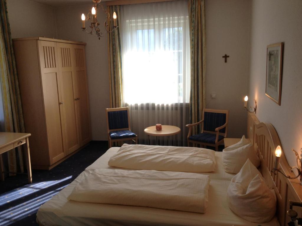 Hotel Roter Hahn - Bed & Breakfast Garmisch-Partenkirchen Habitación foto